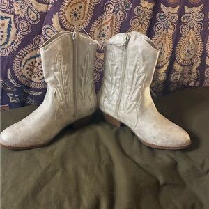 Girls MIA metallic silver cowboy boots size 4
